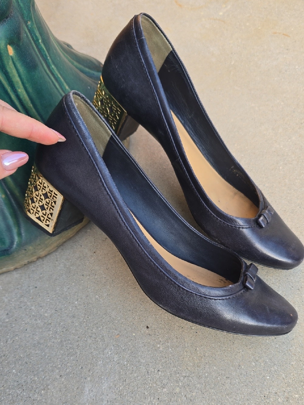 Tory Burch Navy Pump with Decorative Gold Block Heel. Size 9